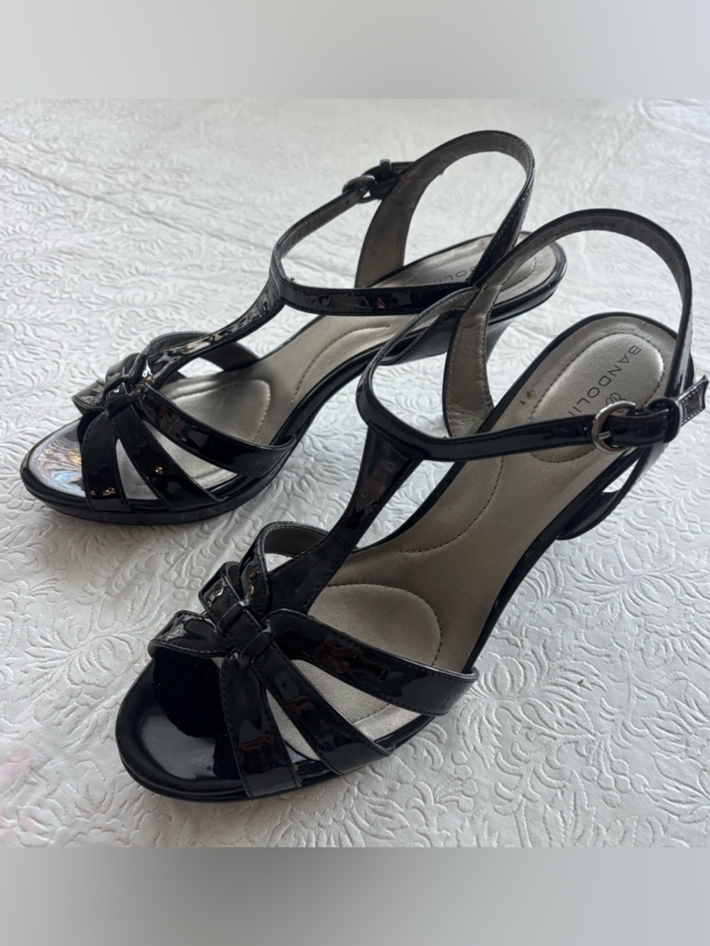 Bandolino Black Patent Leather T-Strap Dress Sandals, Size 8.5